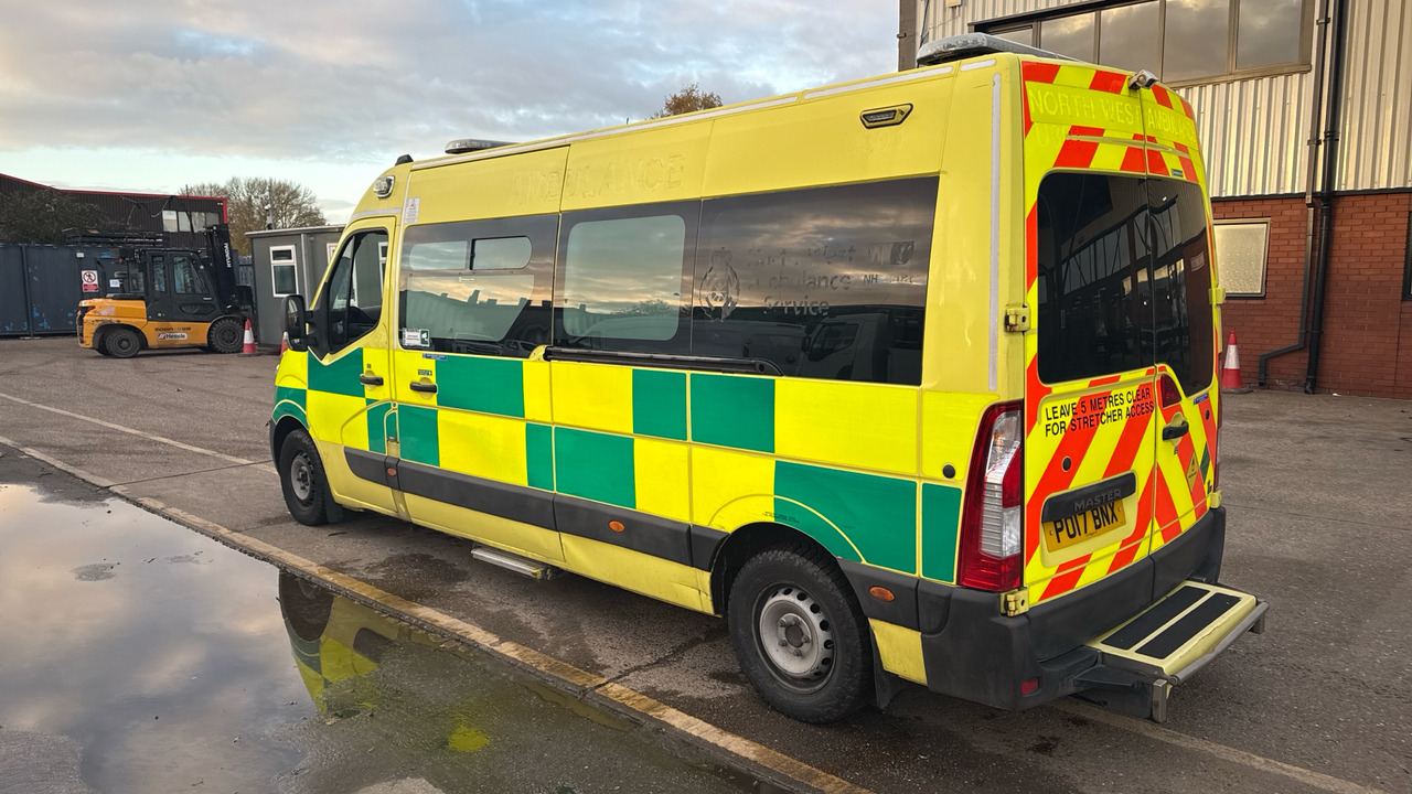 RENAULT MASTER 150.39 - Ambulance: picture 3 RENAULT MASTER 150.39 - Ambulance: picture 3