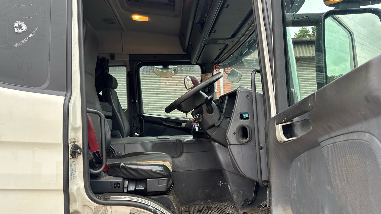 SCANIA P 250 - Curtain side truck: picture 5 SCANIA P 250 - Curtain side truck: picture 5