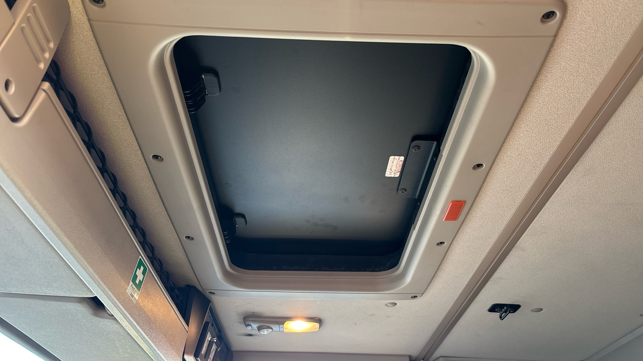 Tractor unit DAF CF 450: picture 15