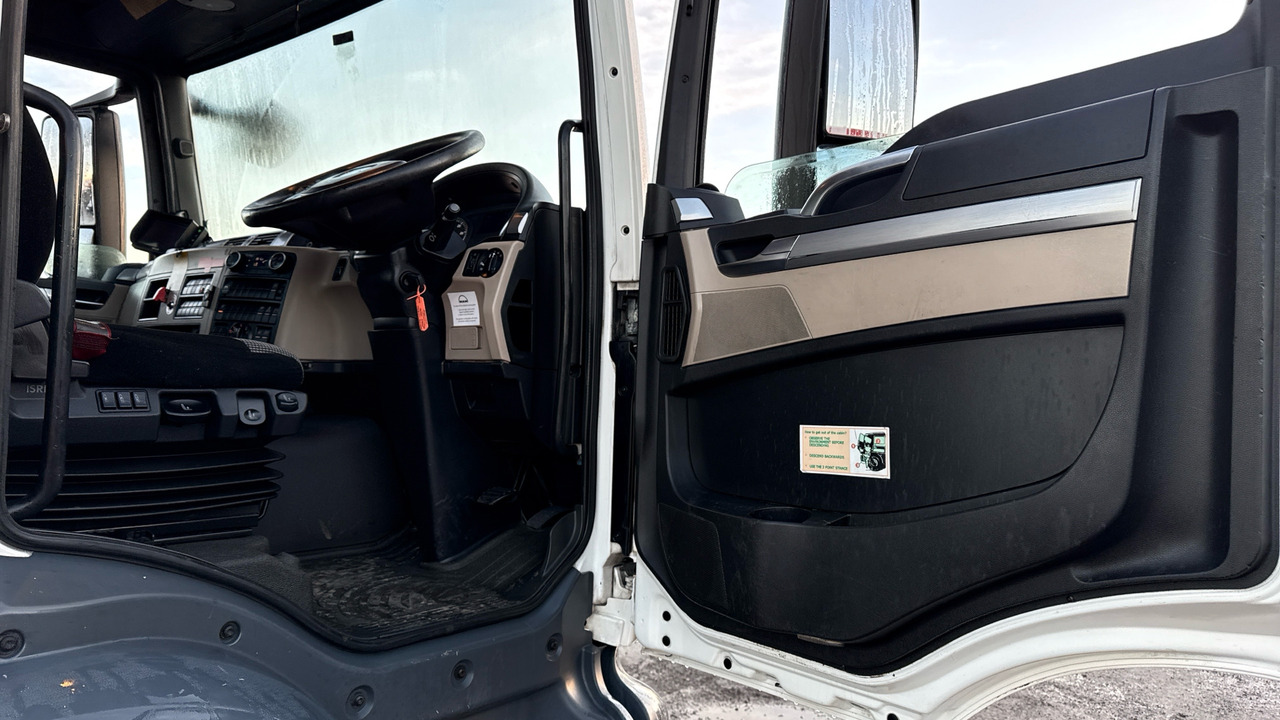 MAN TGS 24.420 - Tractor unit: picture 5 MAN TGS 24.420 - Tractor unit: picture 5