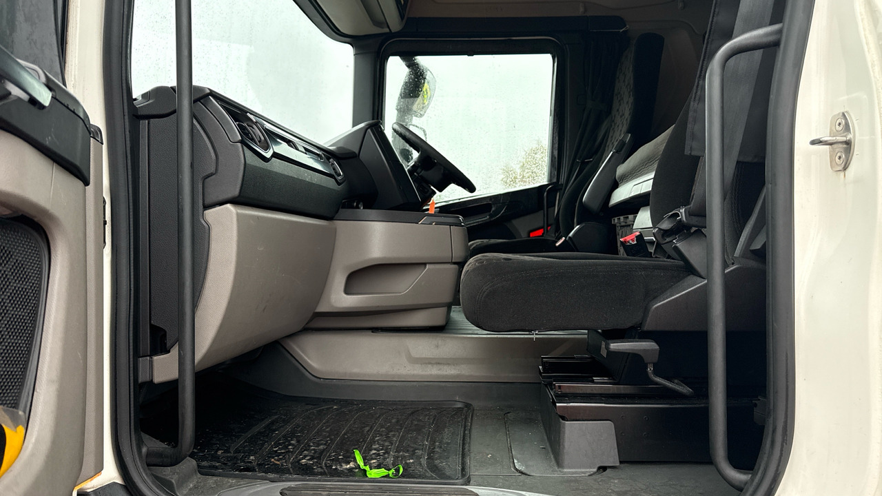 Tractor unit SCANIA R  450: picture 19