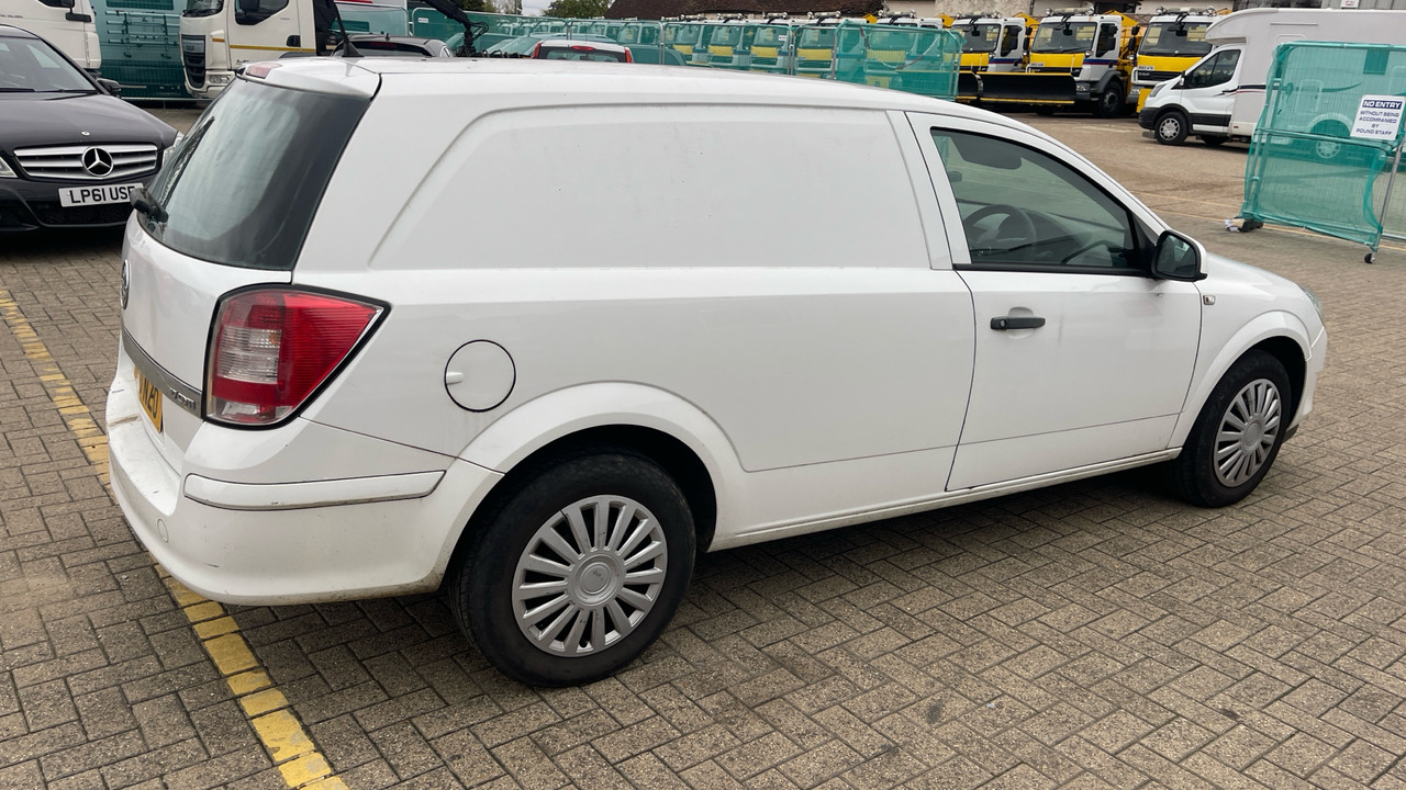 VAUXHALL ASTRA CLUB 1.7 CDTI - Car: picture 4 VAUXHALL ASTRA CLUB 1.7 CDTI - Car: picture 4
