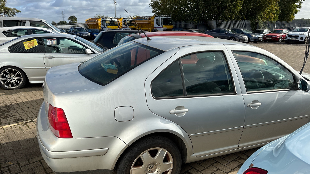 VOLKSWAGEN BORA 1.8 SE TDI - Hatchback: picture 4 VOLKSWAGEN BORA 1.8 SE TDI - Hatchback: picture 4