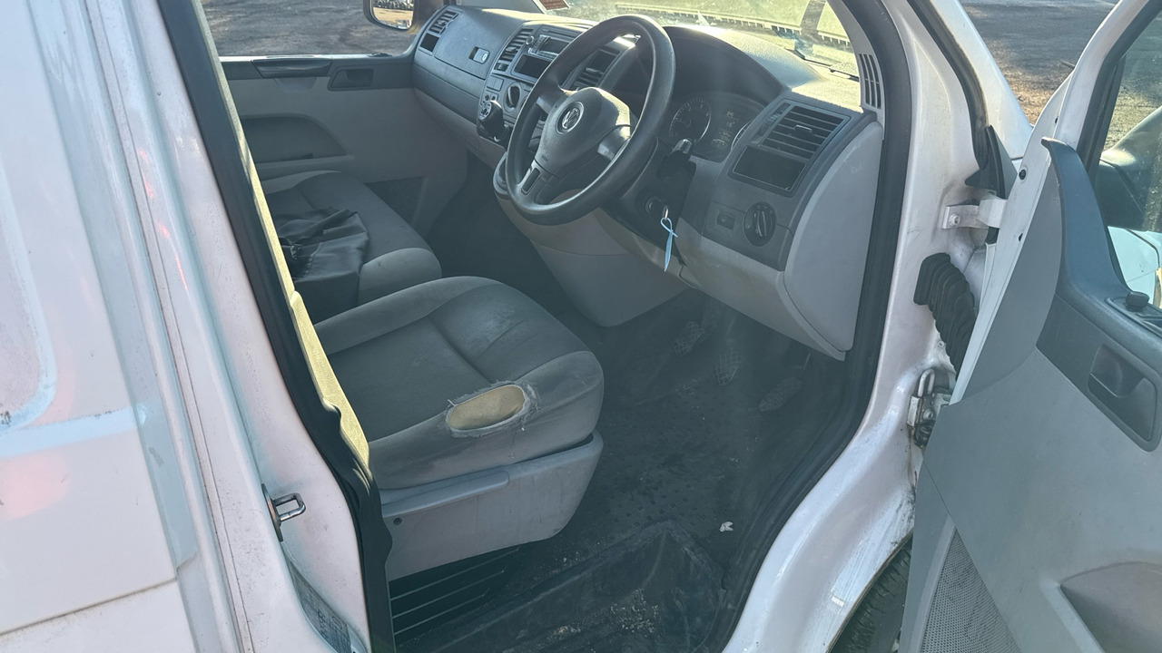 VOLKSWAGEN TRANSPORTER T30 2.0 TDI 102PS - Small van: picture 5 VOLKSWAGEN TRANSPORTER T30 2.0 TDI 102PS - Small van: picture 5