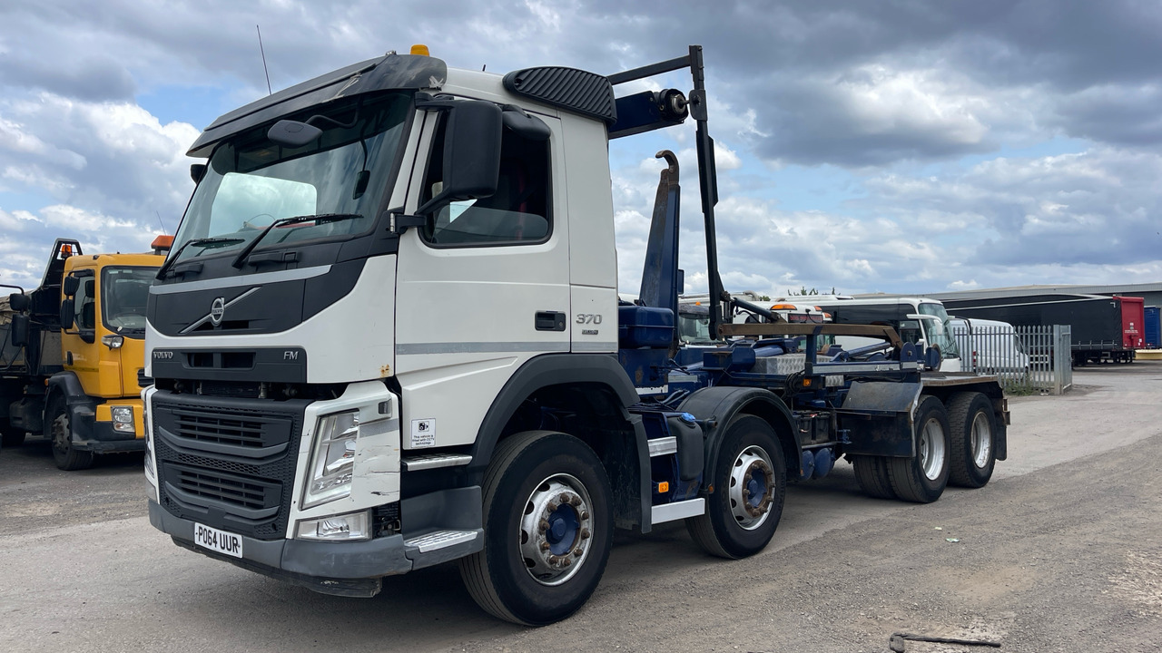 VOLVO FM 370 - Hook lift truck: picture 2 VOLVO FM 370 - Hook lift truck: picture 2
