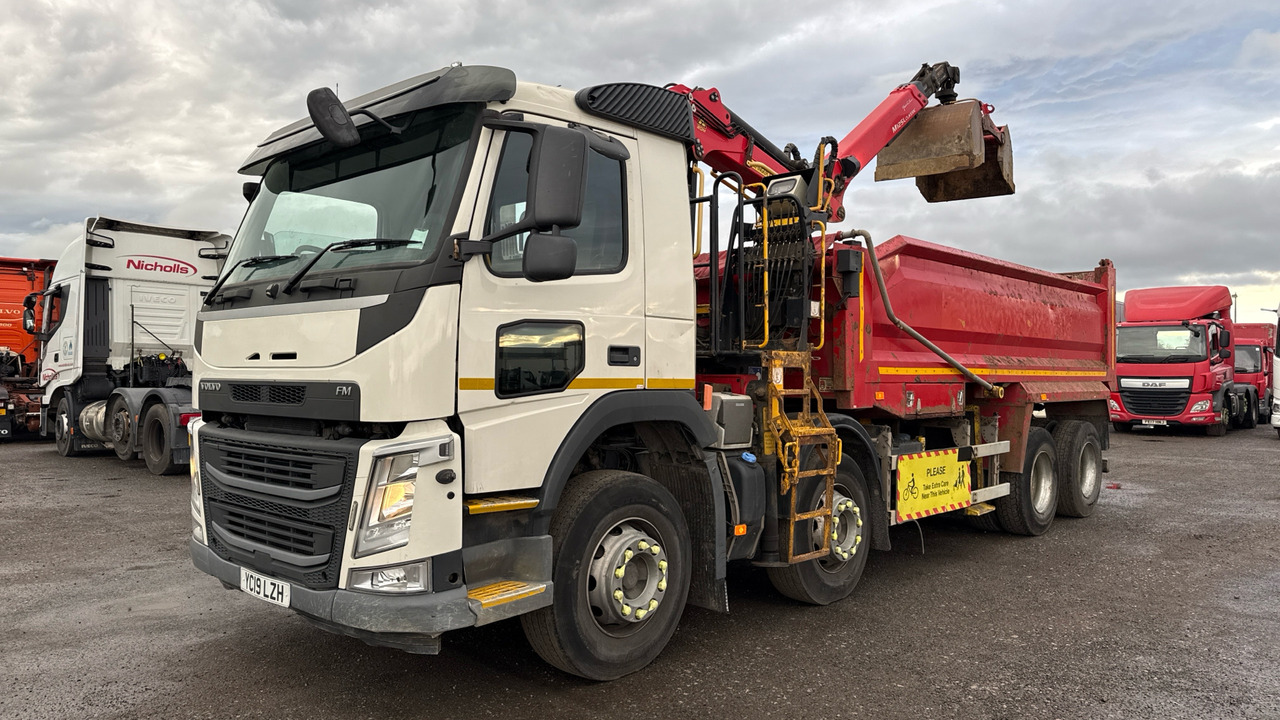 Volvo FM 410 - Tipper, Crane truck: picture 2 Volvo FM 410 - Tipper, Crane truck: picture 2