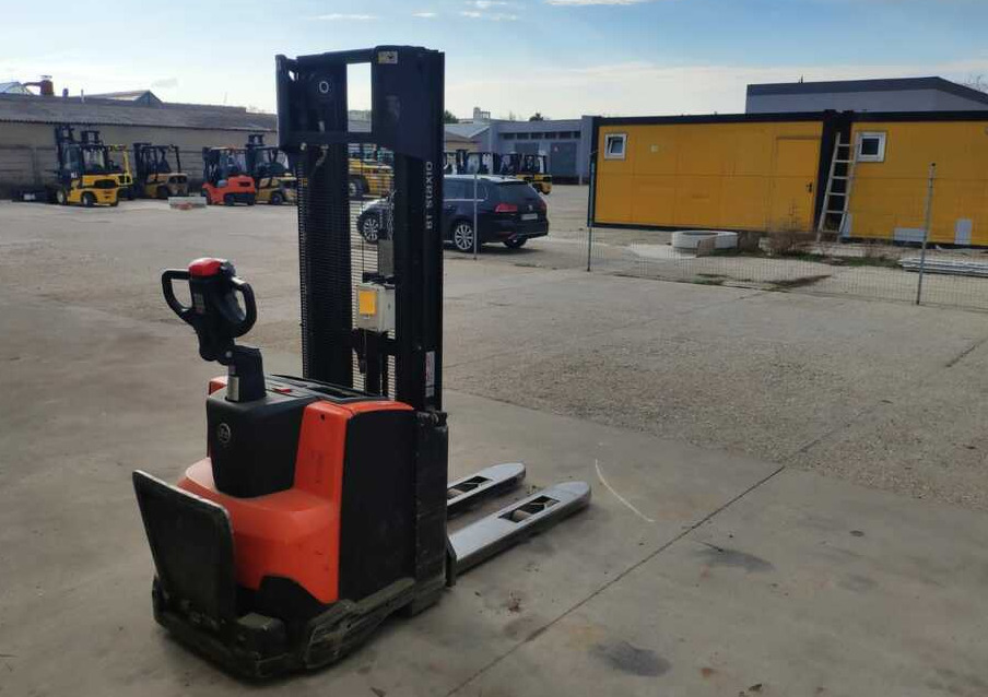 BT SWE120 - Stacker: picture 3 BT SWE120 - Stacker: picture 3