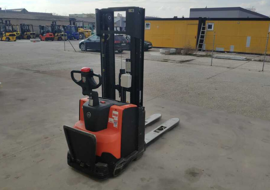 BT SWE120, forks 1400 mm - Stacker: picture 2 BT SWE120, forks 1400 mm - Stacker: picture 2