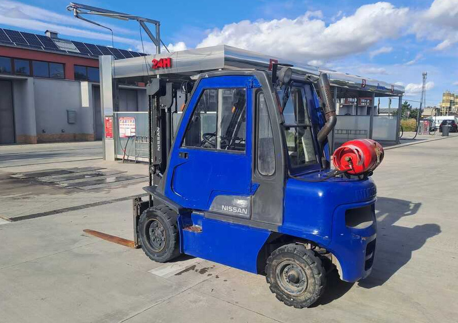 Nissan UG1D2E700683 - LPG forklift: picture 1 Nissan UG1D2E700683 - LPG forklift: picture 1