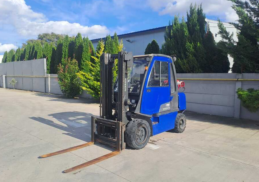 Nissan UG1D2E700683 - LPG forklift: picture 2 Nissan UG1D2E700683 - LPG forklift: picture 2
