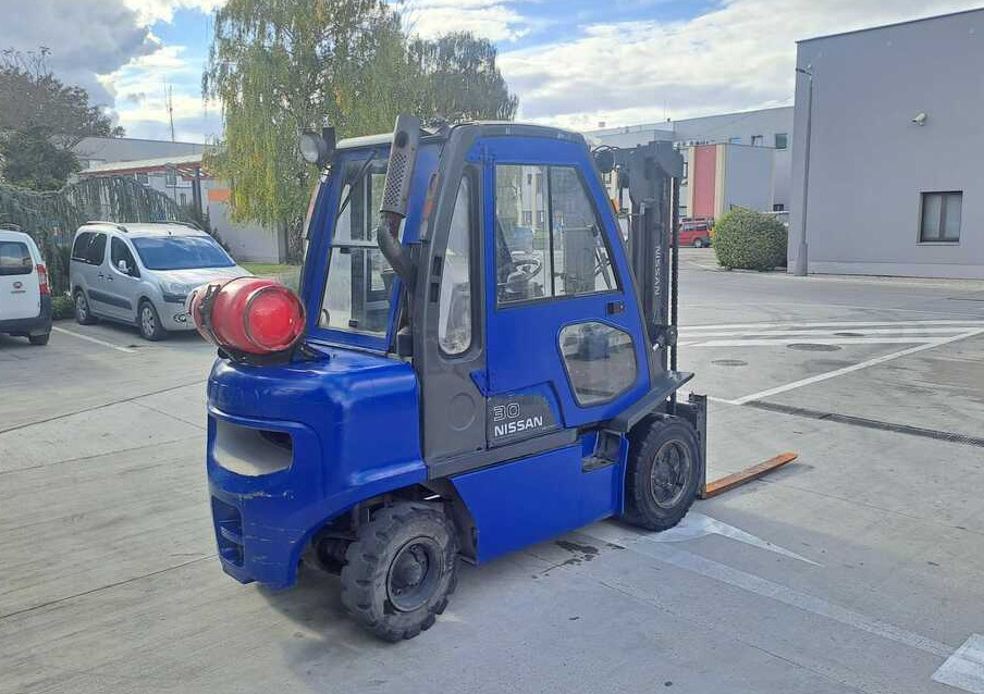 Nissan UG1D2E700683 - LPG forklift: picture 4 Nissan UG1D2E700683 - LPG forklift: picture 4