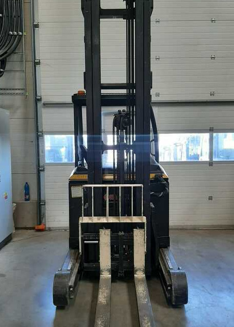 Yale MR14 - Reach truck: picture 2 Yale MR14 - Reach truck: picture 2