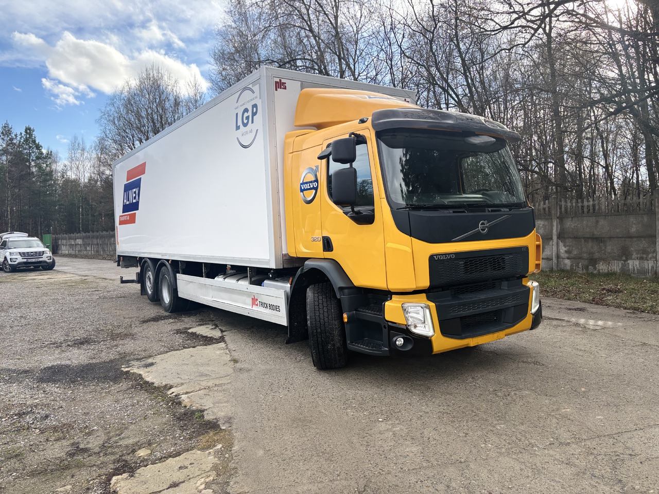 VOLVO FE 320 - Refrigerated truck: picture 2 VOLVO FE 320 - Refrigerated truck: picture 2