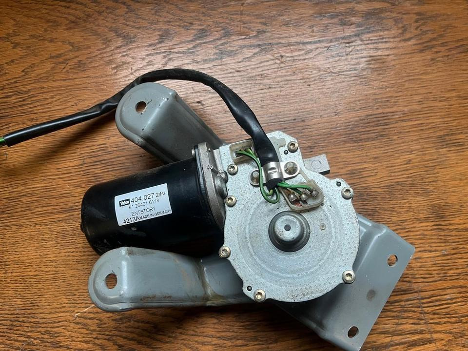 MAN Scheibenwischermotor Valeo 404.027 24V 81264016118 - Wiper for Truck: picture 1 MAN Scheibenwischermotor Valeo 404.027 24V 81264016118 - Wiper for Truck: picture 1