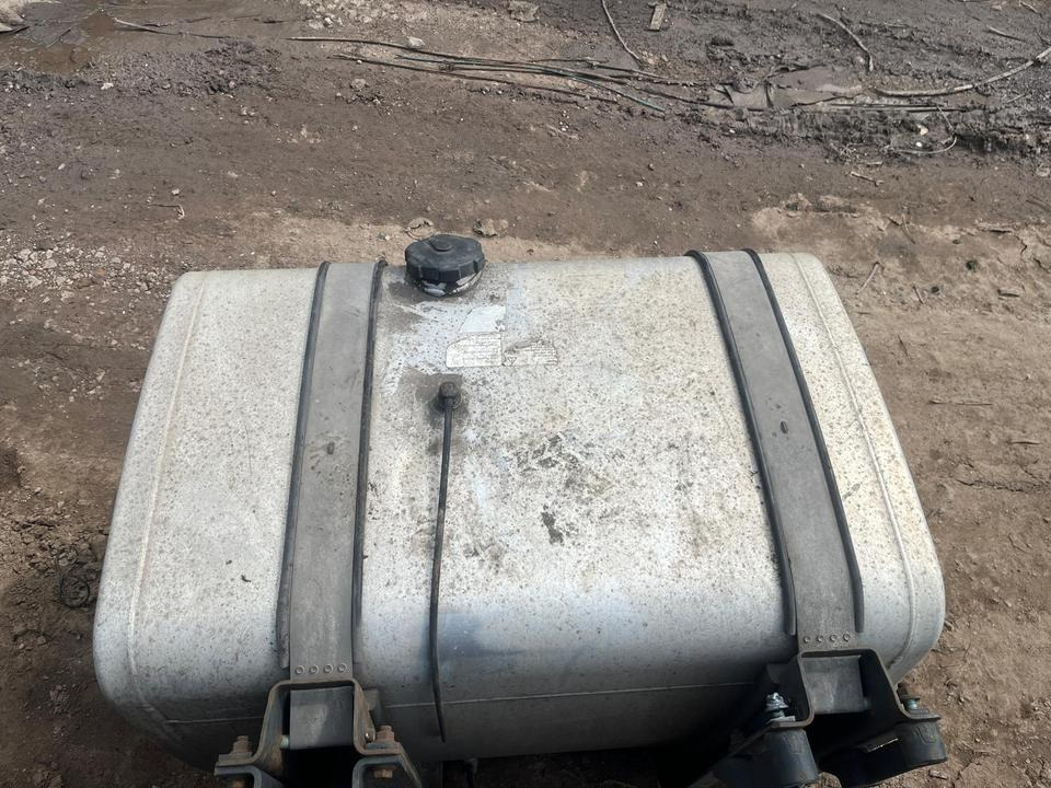 MAN TGX EU6 RN002 Dieseltank Tank Tankbehälter 460L - Fuel tank for Truck: picture 3 MAN TGX EU6 RN002 Dieseltank Tank Tankbehälter 460L - Fuel tank for Truck: picture 3