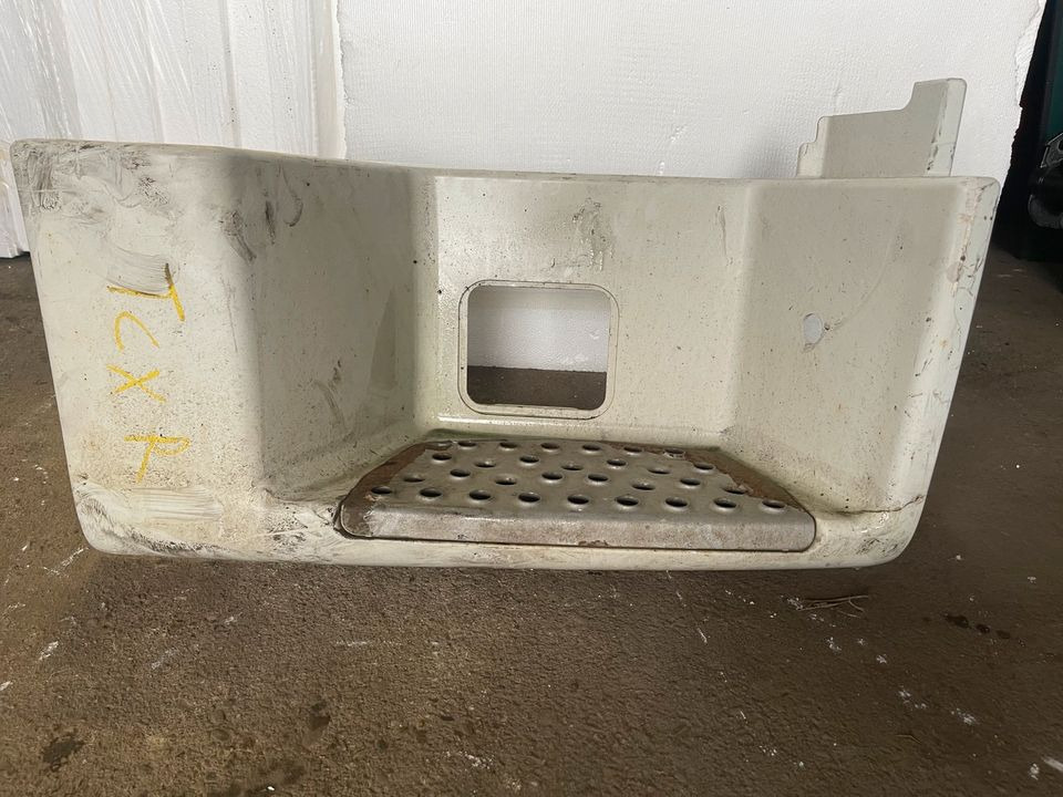 MAN TGX Einstieg Unten Rechts 81615100976 - Footstep for Truck: picture 1 MAN TGX Einstieg Unten Rechts 81615100976 - Footstep for Truck: picture 1
