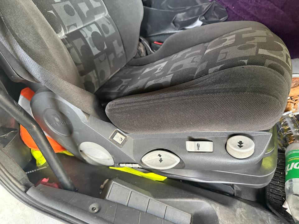 Mercedes Atego 3 Beifahrersitz mit Luft - Seat for Truck: picture 2 Mercedes Atego 3 Beifahrersitz mit Luft - Seat for Truck: picture 2