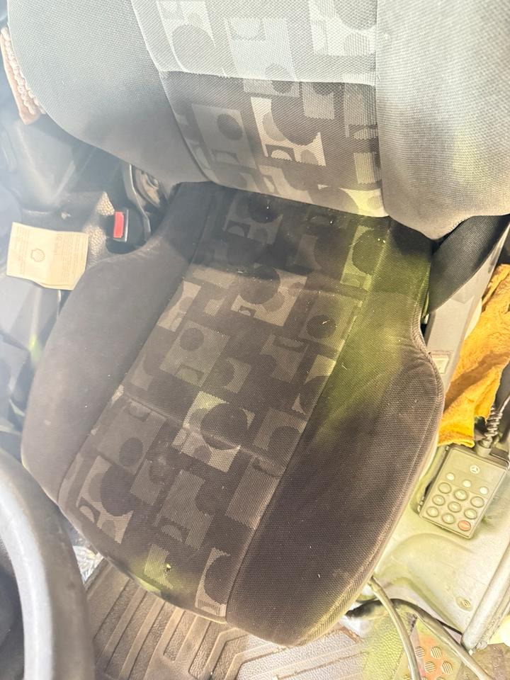 Mercedes Atego 3 Fahrersitz - Seat for Truck: picture 2 Mercedes Atego 3 Fahrersitz - Seat for Truck: picture 2