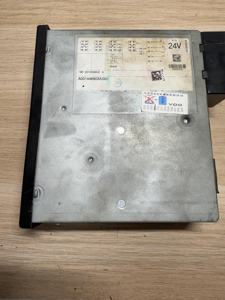 Mercedes Benz Actros MP4 VDO Tachograph A0014469033 - Tachograph: picture 4 Mercedes Benz Actros MP4 VDO Tachograph A0014469033 - Tachograph: picture 4