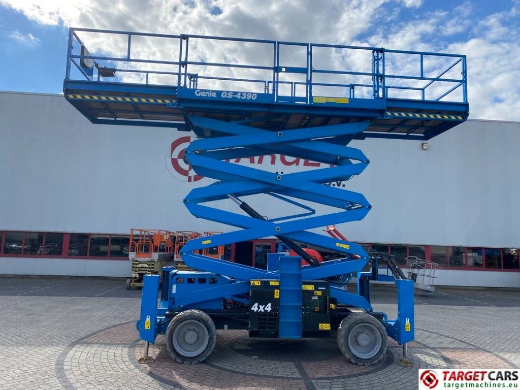 Genie GS-4390 RT LPG 4x4 Scissor Work Lift 1511cm - Scissor lift: picture 5 Genie GS-4390 RT LPG 4x4 Scissor Work Lift 1511cm - Scissor lift: picture 5