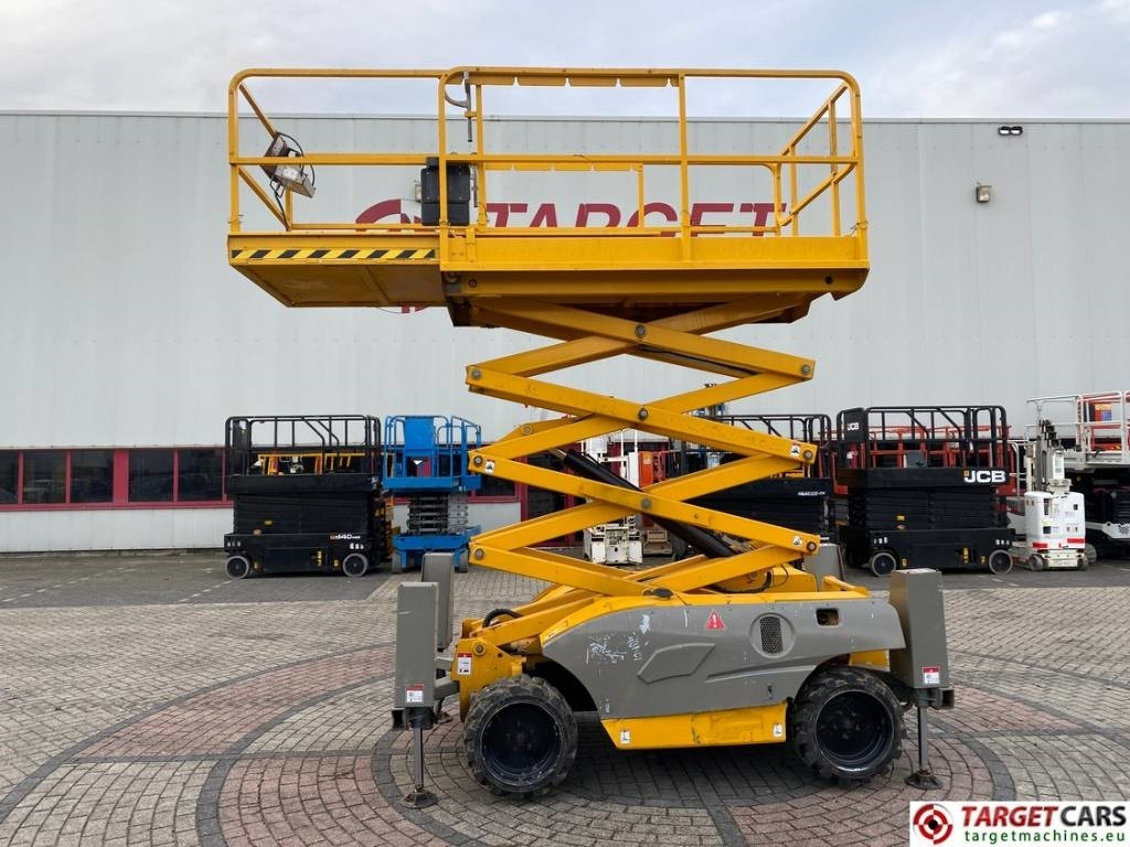 Haulotte Compact 10DX Diesel 4x4 Scissor Work Lift 1015cm - Scissor lift: picture 5 Haulotte Compact 10DX Diesel 4x4 Scissor Work Lift 1015cm - Scissor lift: picture 5