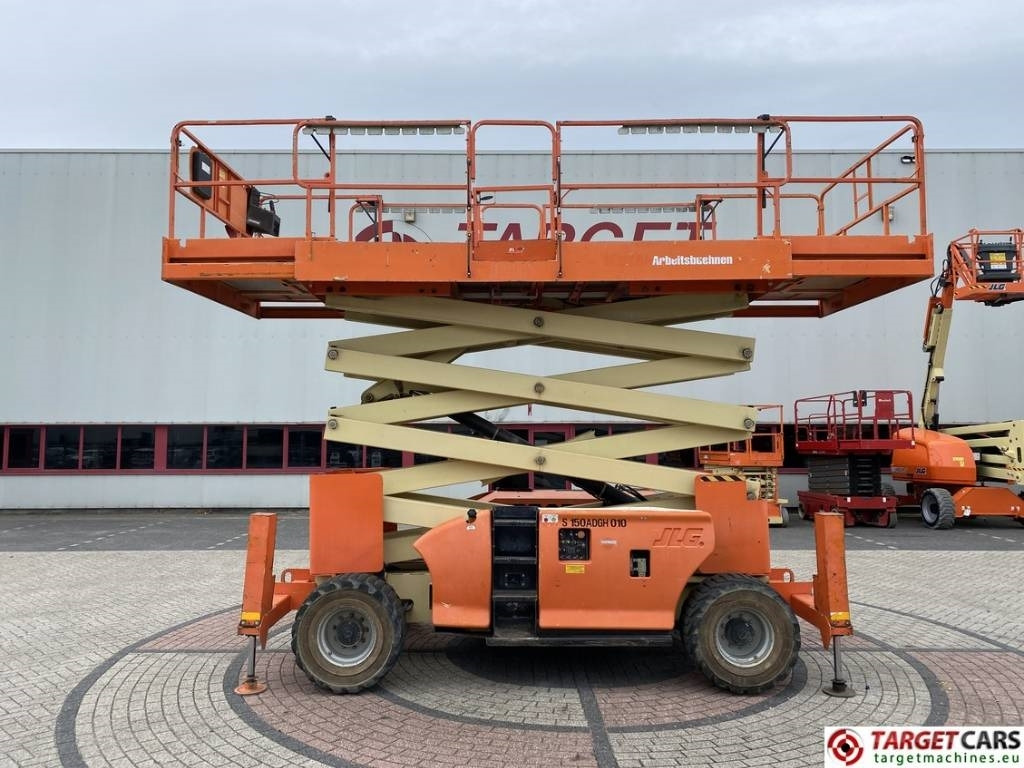 JLG 4394RT Diesel 4x4 Scissor Work Lift 1511cm - Scissor lift: picture 5 JLG 4394RT Diesel 4x4 Scissor Work Lift 1511cm - Scissor lift: picture 5