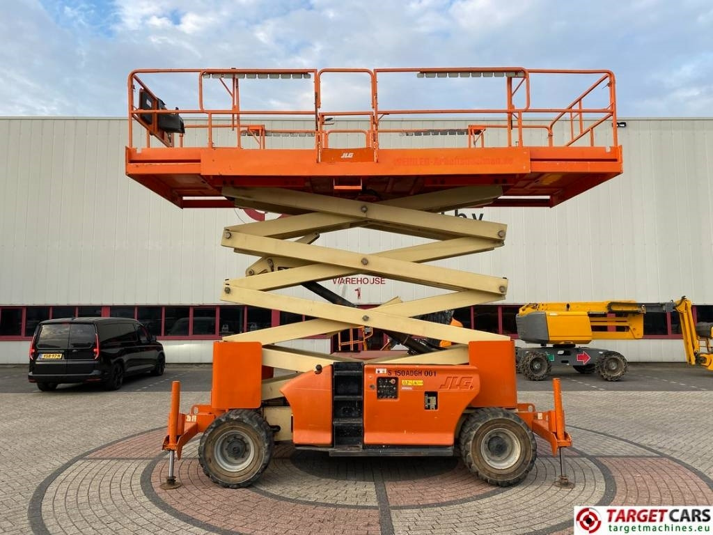 JLG 4394RT Diesel 4x4 Scissor Work Lift 1511cm - Scissor lift: picture 5 JLG 4394RT Diesel 4x4 Scissor Work Lift 1511cm - Scissor lift: picture 5