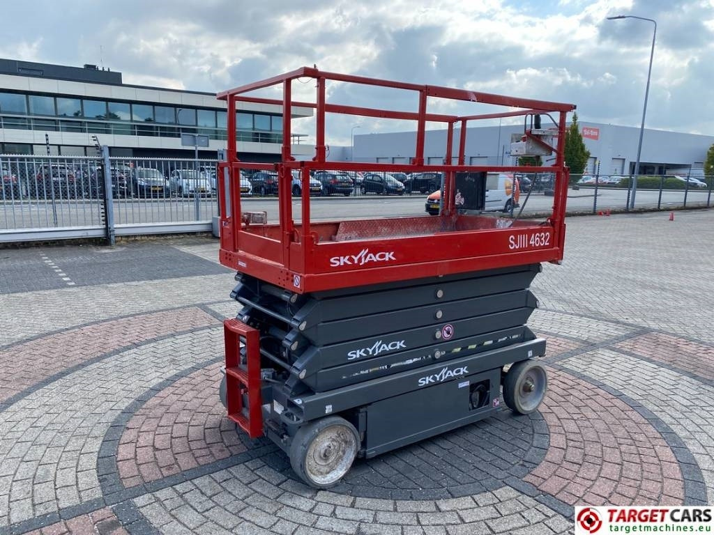 SkyJack SJ4632 Electric 4632 Scissor Work Lift 1170cm - Scissor lift: picture 3 SkyJack SJ4632 Electric 4632 Scissor Work Lift 1170cm - Scissor lift: picture 3