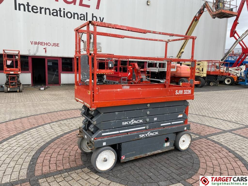 SkyJack SJIII-3226 Electric 3226 Scissor Work Lift 990cm - Scissor lift: picture 1 SkyJack SJIII-3226 Electric 3226 Scissor Work Lift 990cm - Scissor lift: picture 1