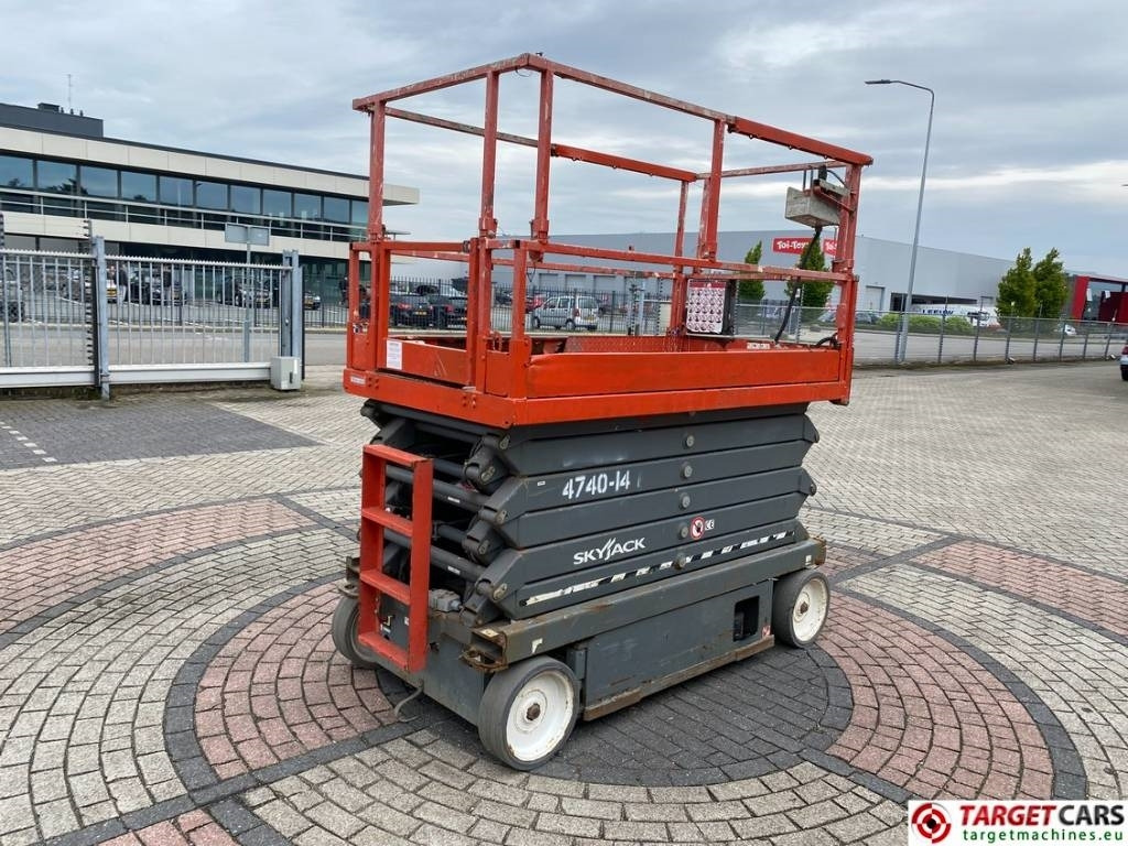 SkyJack SJIII-4740 Electric Scissor Work Lift 1380cm - Scissor lift: picture 3 SkyJack SJIII-4740 Electric Scissor Work Lift 1380cm - Scissor lift: picture 3