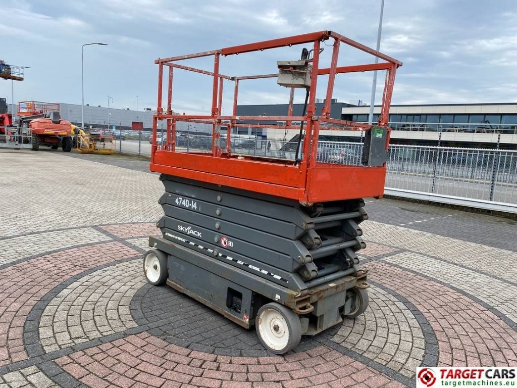 SkyJack SJIII-4740 Electric Scissor Work Lift 1380cm - Scissor lift: picture 2 SkyJack SJIII-4740 Electric Scissor Work Lift 1380cm - Scissor lift: picture 2