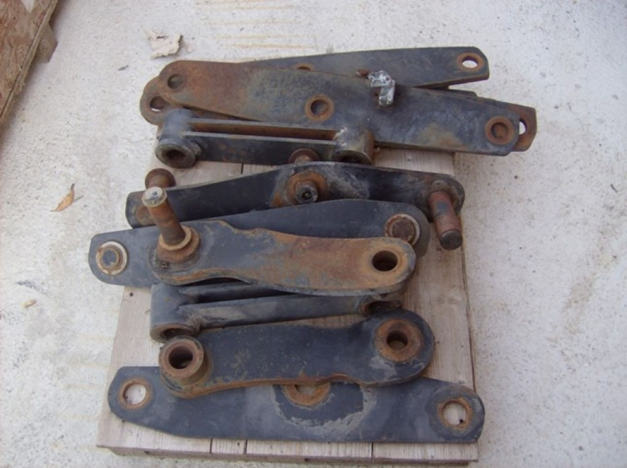 Caterpillar 438C BIELLE BRACCIO ANTERIORE - Boom for Construction machinery: picture 1 Caterpillar 438C BIELLE BRACCIO ANTERIORE - Boom for Construction machinery: picture 1
