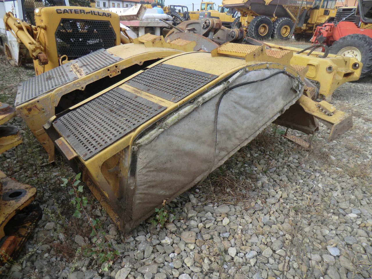 Caterpillar 735 Parafango anteriore destro e sinistro. - Fender for Construction machinery: picture 3 Caterpillar 735 Parafango anteriore destro e sinistro. - Fender for Construction machinery: picture 3