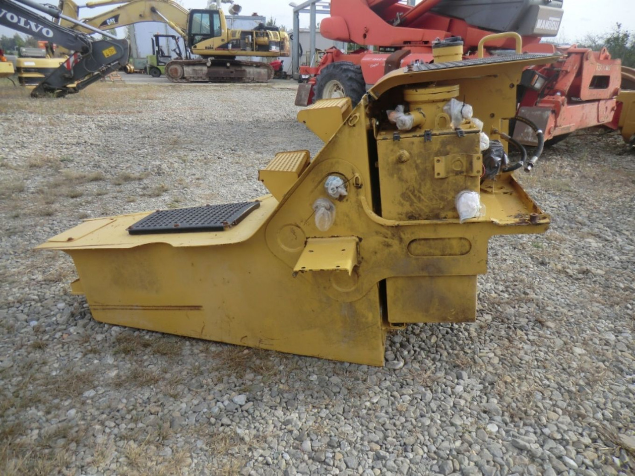 Caterpillar 735 Serbatoio gasolio - Fuel tank for Construction machinery: picture 2 Caterpillar 735 Serbatoio gasolio - Fuel tank for Construction machinery: picture 2