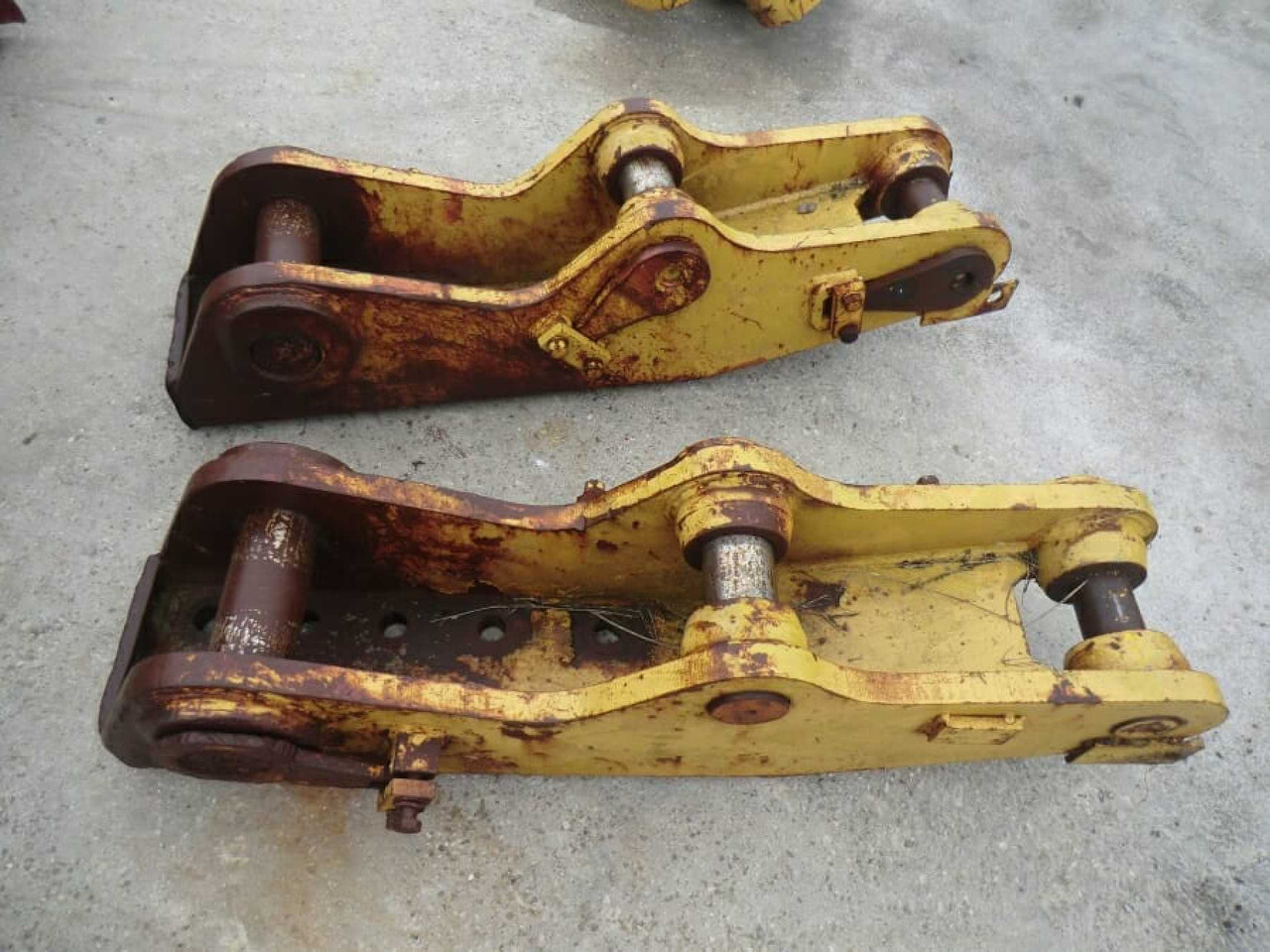 Caterpillar D9G D9H ripper parallelogramma a 3 posizioni, 4 cilindri, con 3 denti (uno mancante), compreso di supporto. - Ripper for Construction machinery: picture 3 Caterpillar D9G D9H ripper parallelogramma a 3 posizioni, 4 cilindri, con 3 denti (uno mancante), compreso di supporto. - Ripper for Construction machinery: picture 3