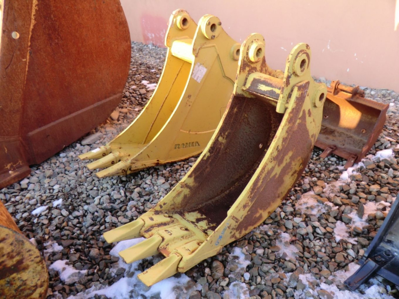 Caterpillar E70 Benna con denti, larghezza mm 350 - Excavator bucket: picture 1 Caterpillar E70 Benna con denti, larghezza mm 350 - Excavator bucket: picture 1
