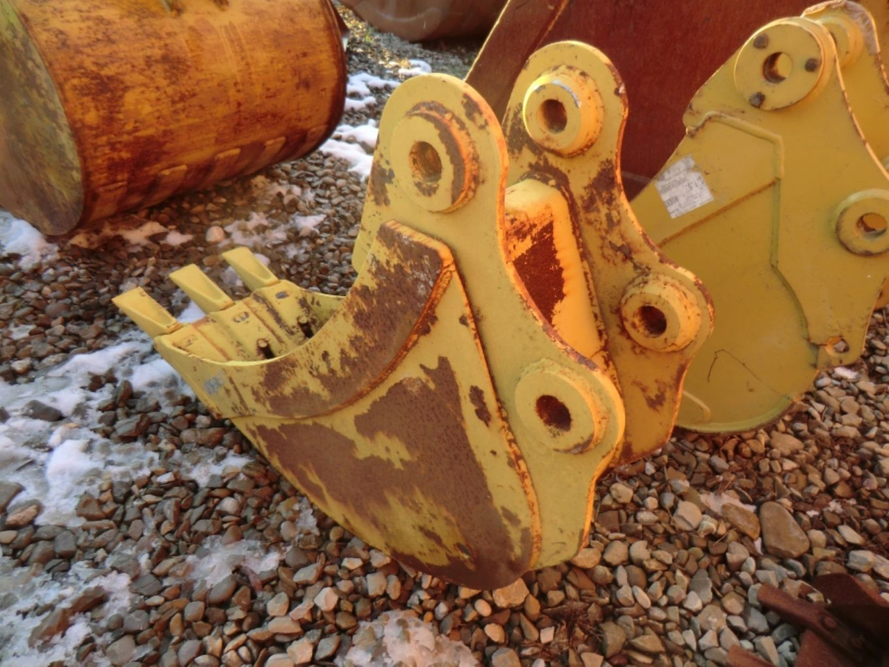 Caterpillar E70 Benna con denti, larghezza mm 350 - Excavator bucket: picture 3 Caterpillar E70 Benna con denti, larghezza mm 350 - Excavator bucket: picture 3