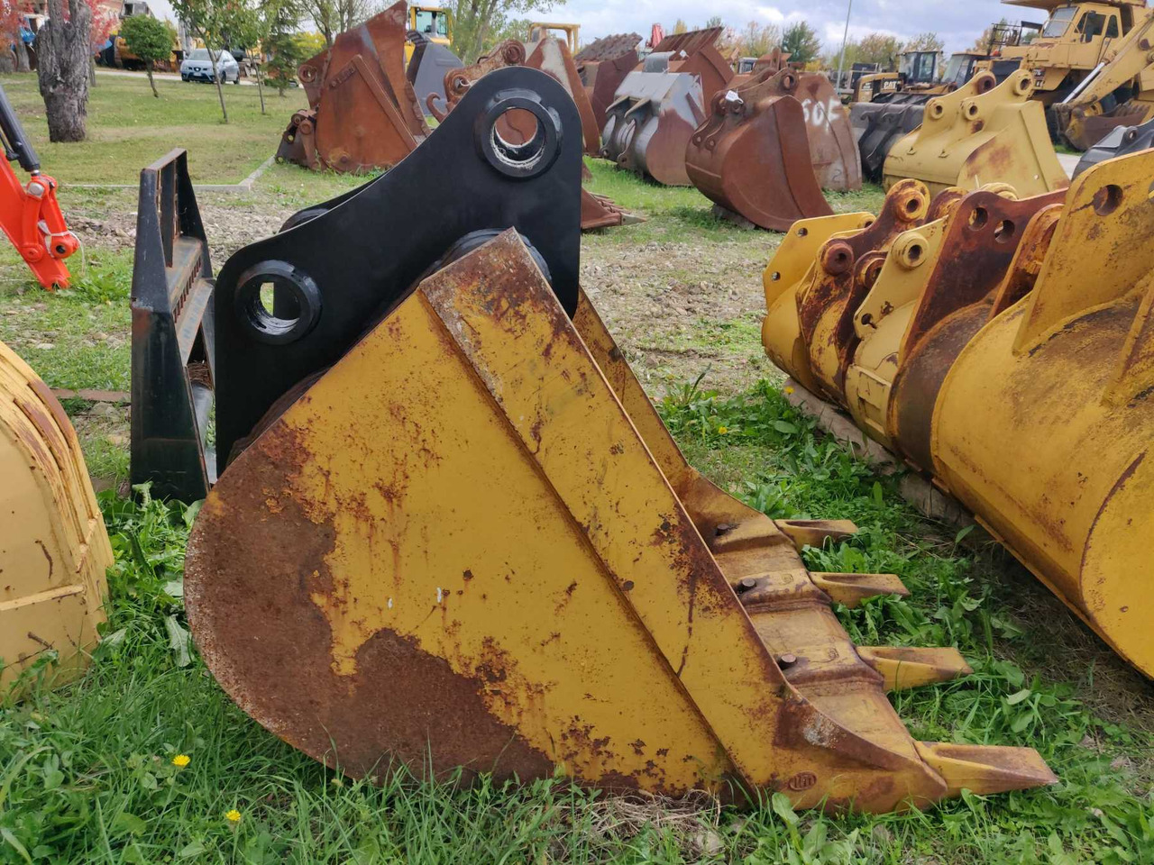 Varie 1000 MM benna da 1000 mm con denti. Attacco adattabile CAT 323B e VOLVO EC220 - Excavator bucket: picture 1 Varie 1000 MM benna da 1000 mm con denti. Attacco adattabile CAT 323B e VOLVO EC220 - Excavator bucket: picture 1