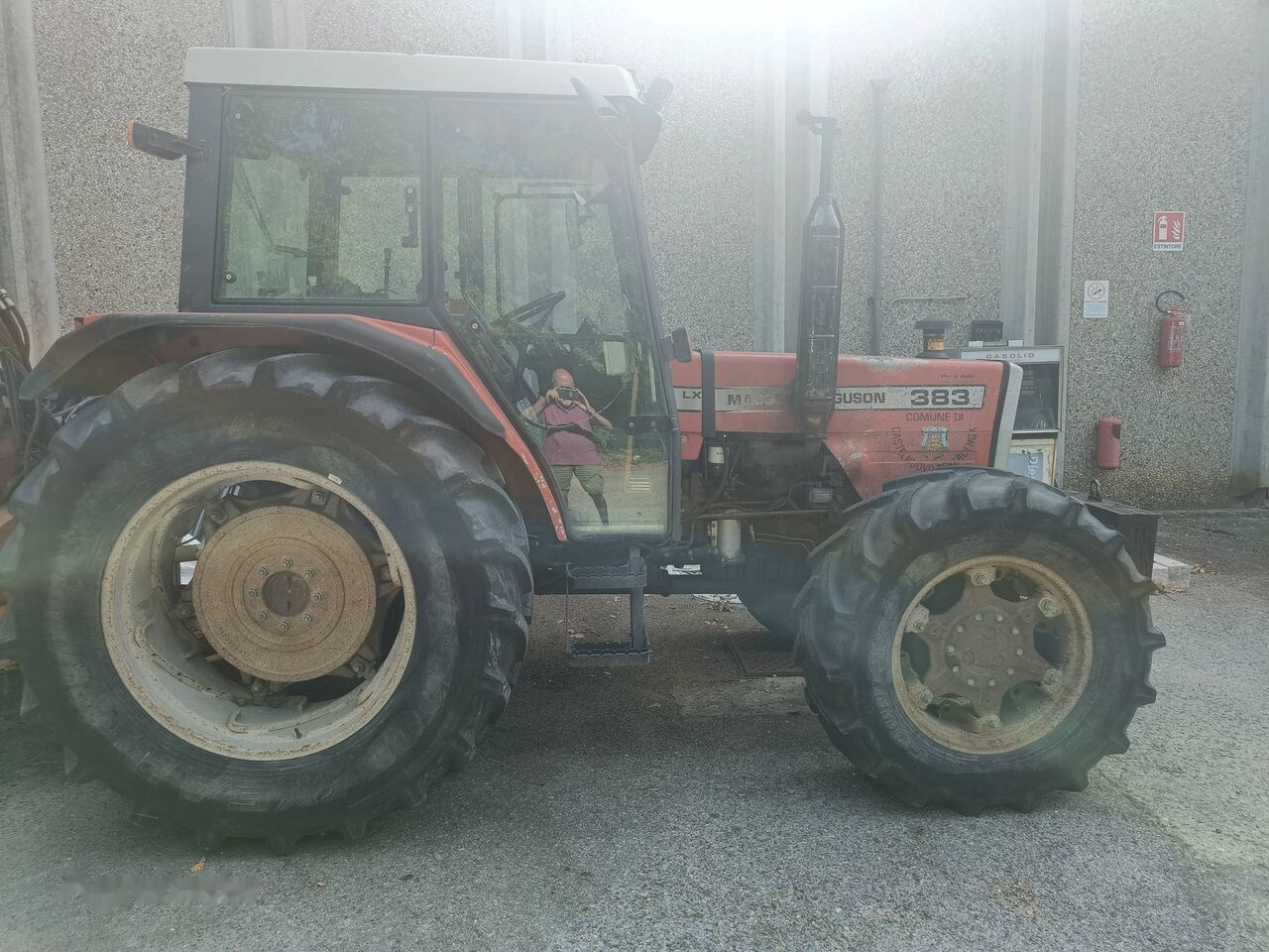 Massey Ferguson 383 - Farm tractor: picture 2 Massey Ferguson 383 - Farm tractor: picture 2