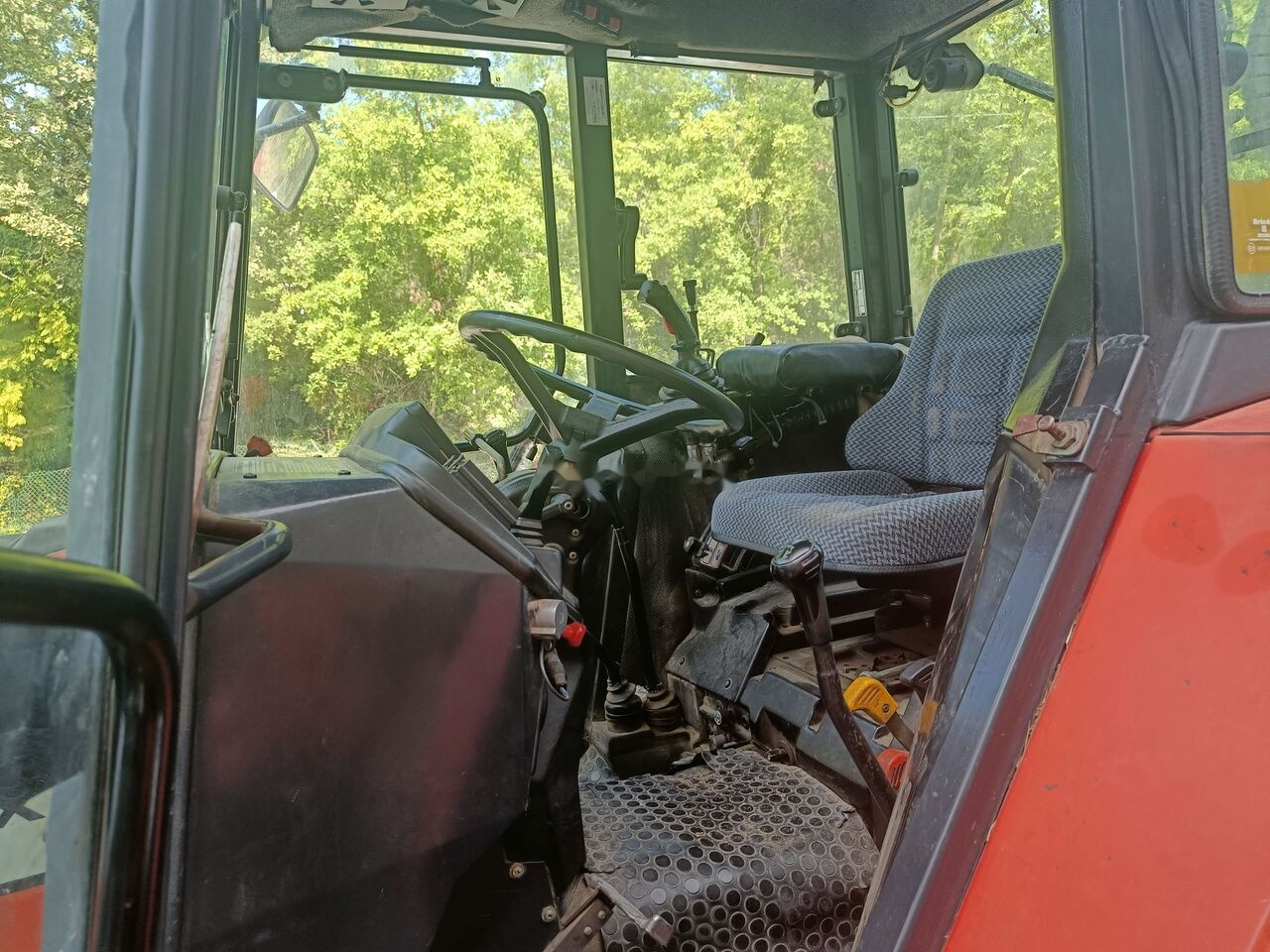 Massey Ferguson 383 - Farm tractor: picture 5 Massey Ferguson 383 - Farm tractor: picture 5