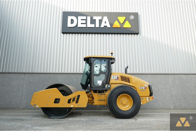 Caterpillar CS10GC - Roller: picture 1 Caterpillar CS10GC - Roller: picture 1