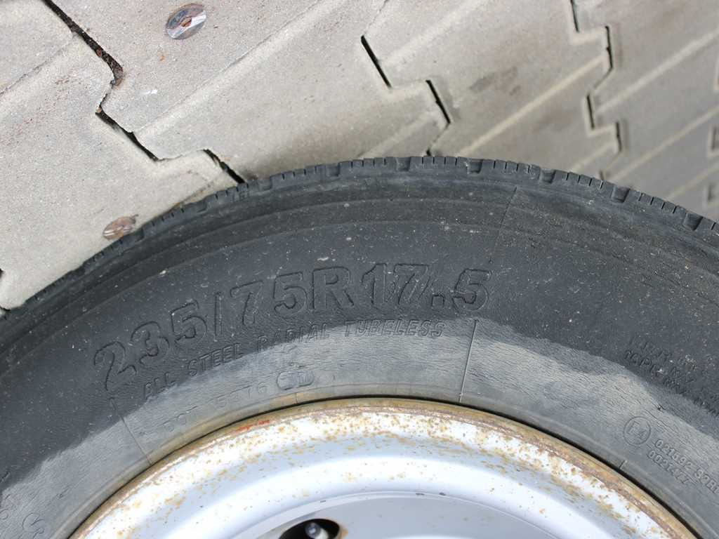 BG CA1 - Curtainsider trailer: picture 3 BG CA1 - Curtainsider trailer: picture 3