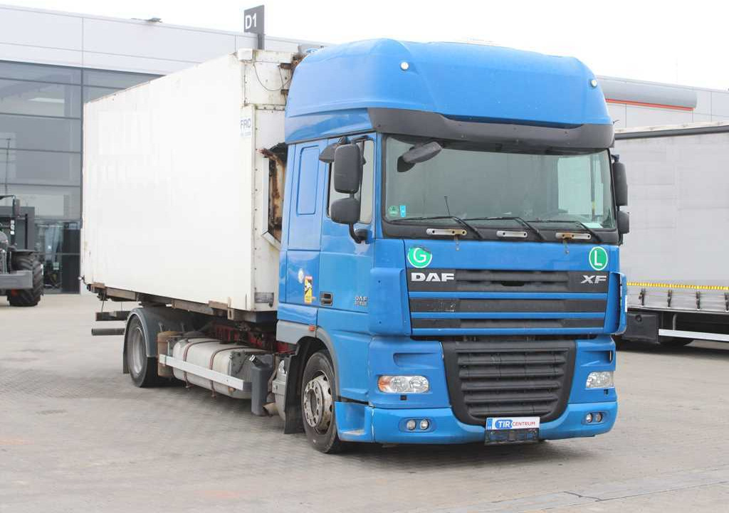 DAF XF 105.410, BDF, INDEPENDENT AIR CONDITIONING, CARRIER, AIR SUSPENSION - Refrigerated truck: picture 3 DAF XF 105.410, BDF, INDEPENDENT AIR CONDITIONING, CARRIER, AIR SUSPENSION - Refrigerated truck: picture 3