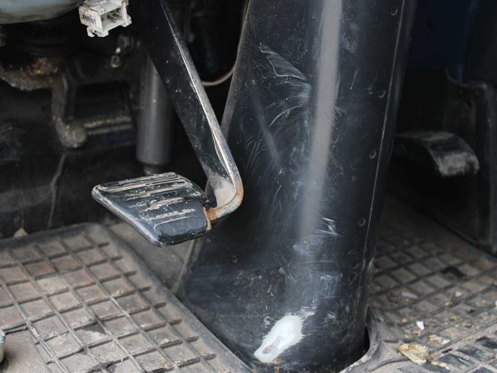 Curtain side truck MAN LE 12.220, EURO 3, HYDRAULIC FRONT, TIRES 80%: picture 10 Curtain side truck MAN LE 12.220, EURO 3, HYDRAULIC FRONT, TIRES 80%: picture 10