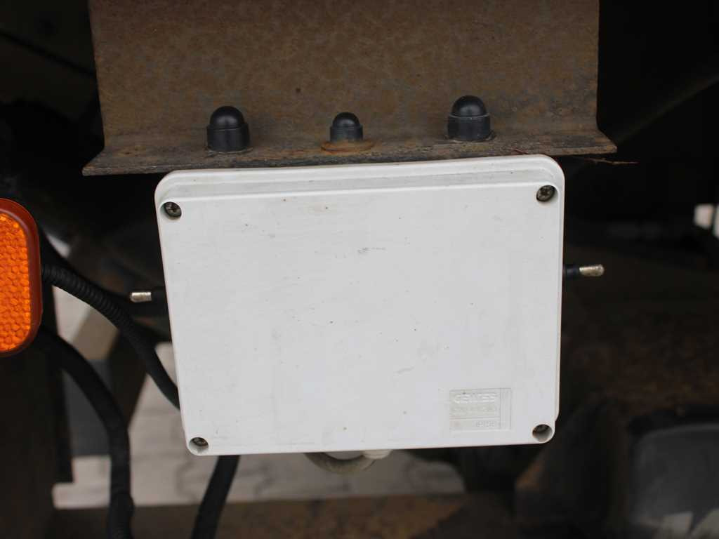 Curtain side truck MAN LE 12.220, EURO 3, HYDRAULIC FRONT, TIRES 80%: picture 6 Curtain side truck MAN LE 12.220, EURO 3, HYDRAULIC FRONT, TIRES 80%: picture 6