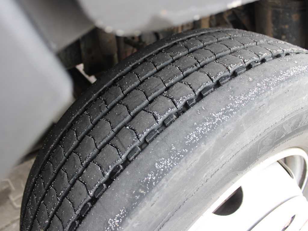 Curtain side truck MAN LE 12.220, EURO 3, HYDRAULIC FRONT, TIRES 80%: picture 19 Curtain side truck MAN LE 12.220, EURO 3, HYDRAULIC FRONT, TIRES 80%: picture 19