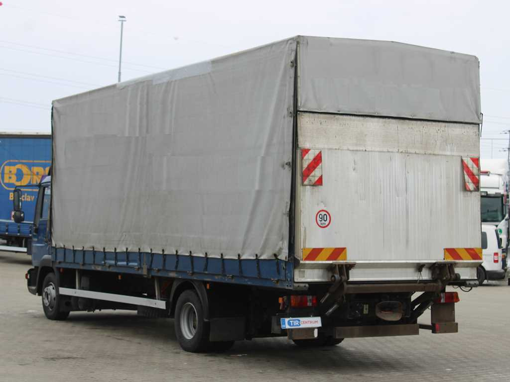 MAN LE 12.220, EURO 3, HYDRAULIC FRONT, TIRES 80% - Curtain side truck: picture 5 MAN LE 12.220, EURO 3, HYDRAULIC FRONT, TIRES 80% - Curtain side truck: picture 5