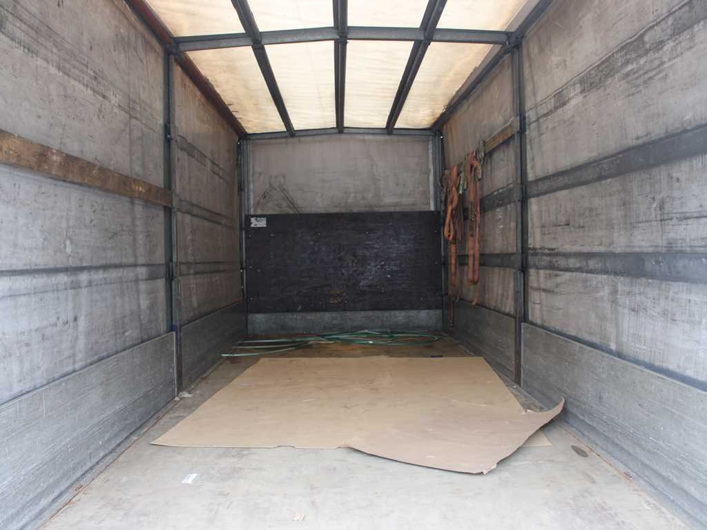 Curtain side truck MAN LE 12.220, EURO 3, HYDRAULIC FRONT, TIRES 80%: picture 9 Curtain side truck MAN LE 12.220, EURO 3, HYDRAULIC FRONT, TIRES 80%: picture 9