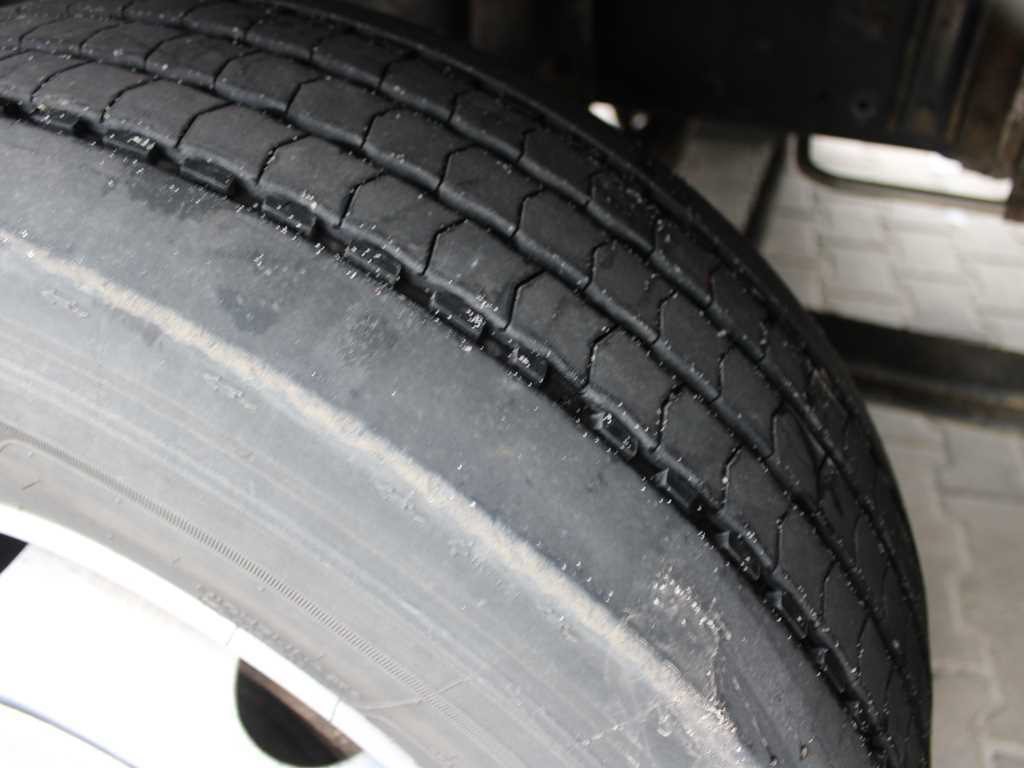 Curtain side truck MAN LE 12.220, EURO 3, HYDRAULIC FRONT, TIRES 80%: picture 20 Curtain side truck MAN LE 12.220, EURO 3, HYDRAULIC FRONT, TIRES 80%: picture 20