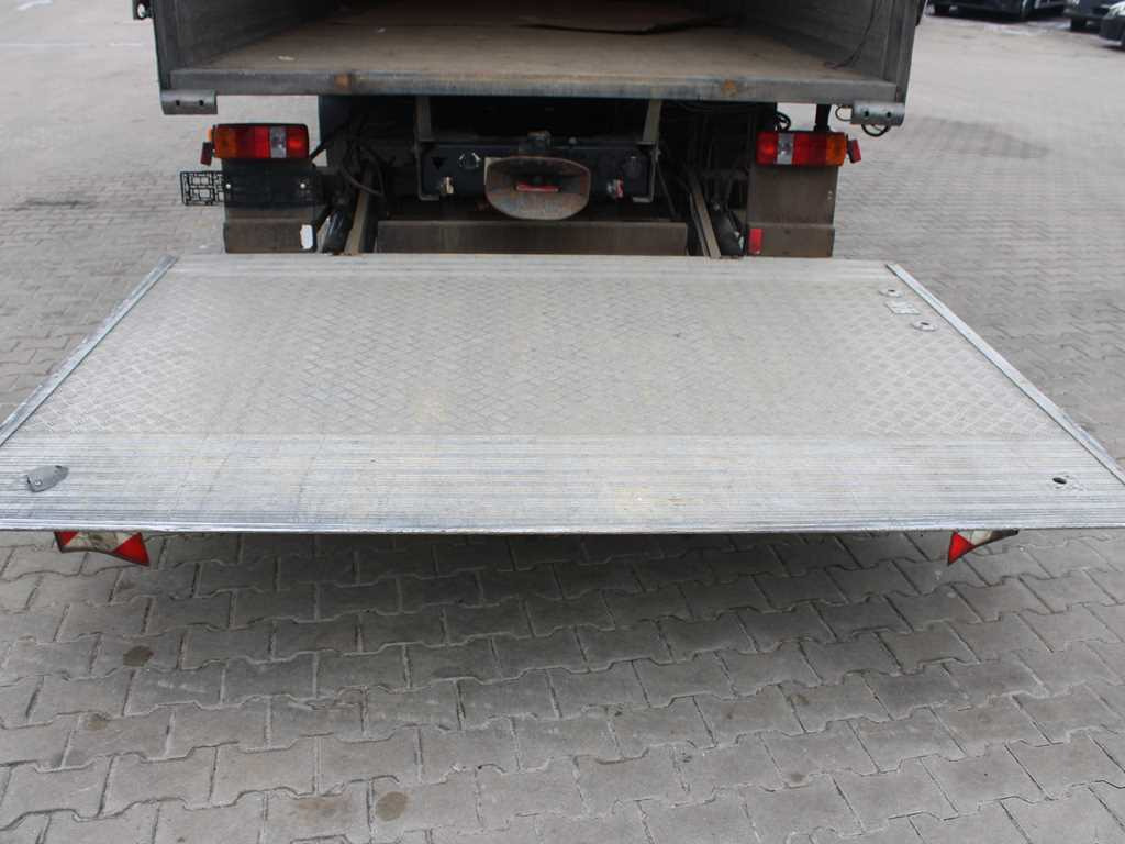 Curtain side truck MAN LE 12.220, EURO 3, HYDRAULIC FRONT, TIRES 80%: picture 8 Curtain side truck MAN LE 12.220, EURO 3, HYDRAULIC FRONT, TIRES 80%: picture 8